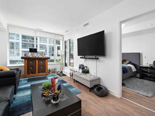 313W - 27 Bathurst St