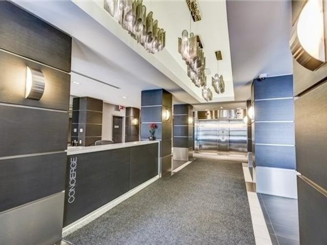 1008 - 399 Adelaide St W