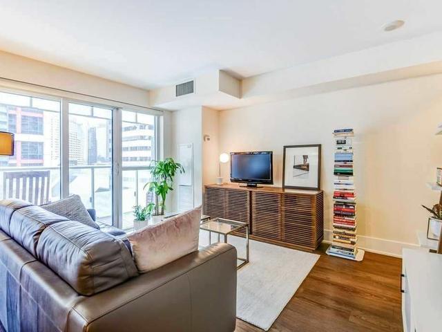 1009 - 300 Front St W