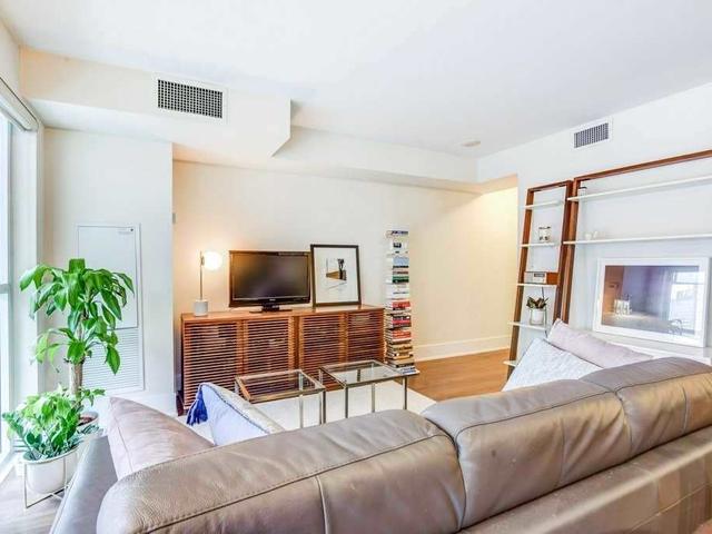 1009 - 300 Front St W