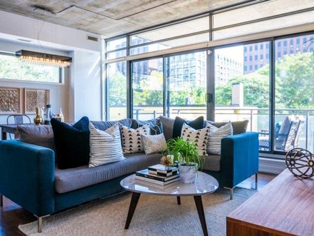 303 - 10 Morrison St