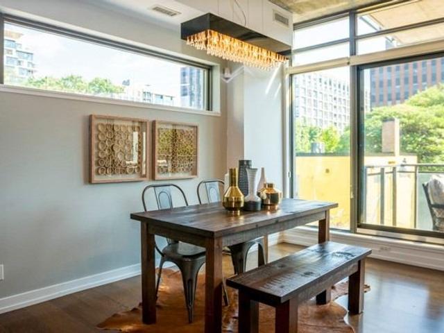 303 - 10 Morrison St