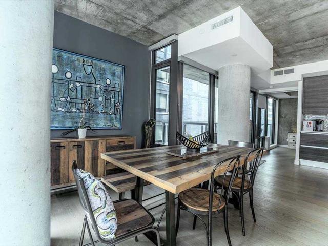 818 - 111 Bathurst St