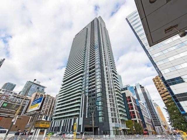 4604 - 300 Front St W