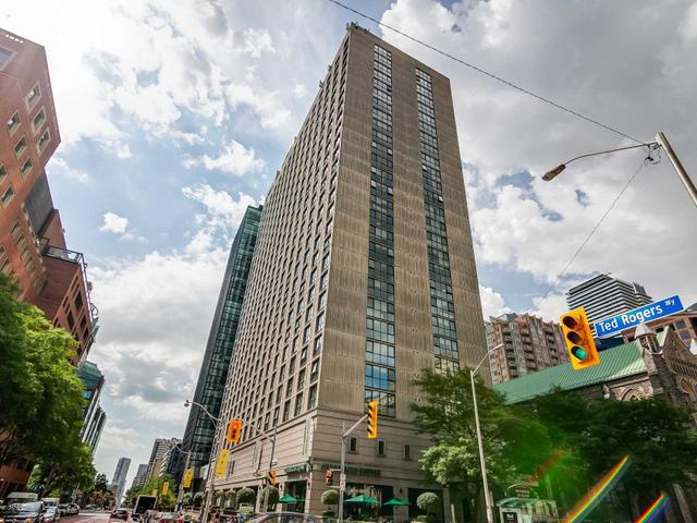 2308 - 235 Bloor St E