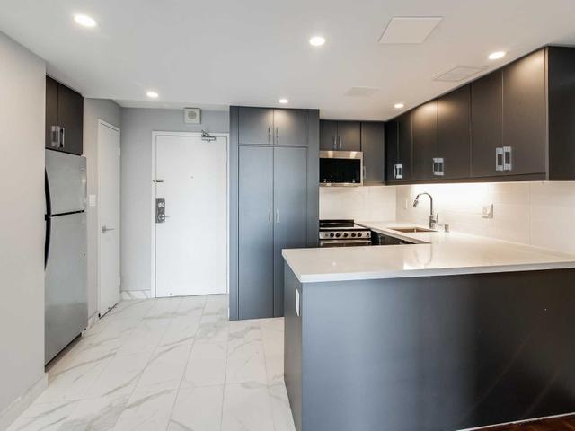 2308 - 235 Bloor St E