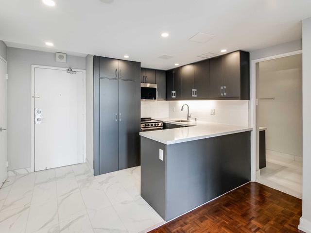 2308 - 235 Bloor St E