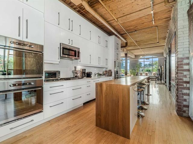 301 - 993 Queen St W