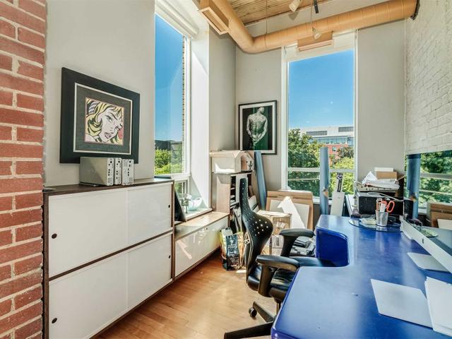 301 - 993 Queen St W