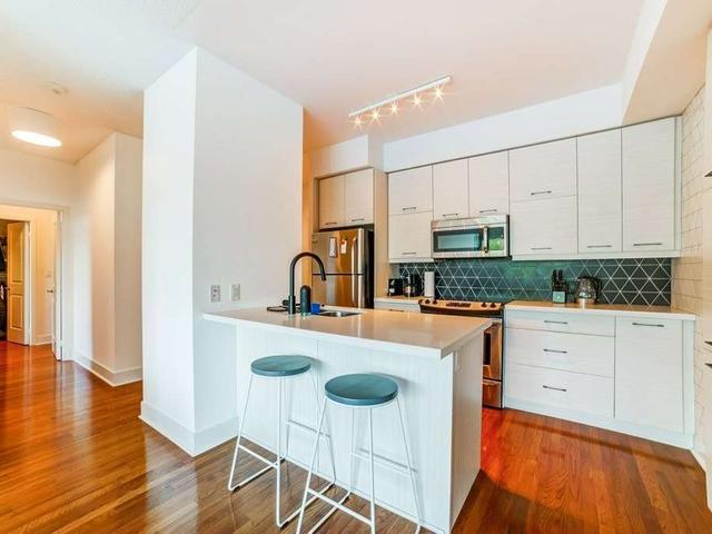 303 - 26 Norton Ave