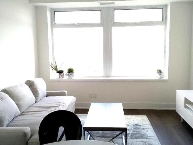 1118 - 111 St Clair Ave W