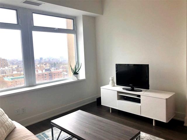 1118 - 111 St Clair Ave W