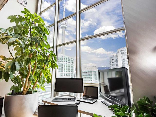 Lp16 - 36 Blue Jays Way