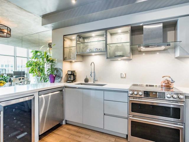 Lp16 - 36 Blue Jays Way