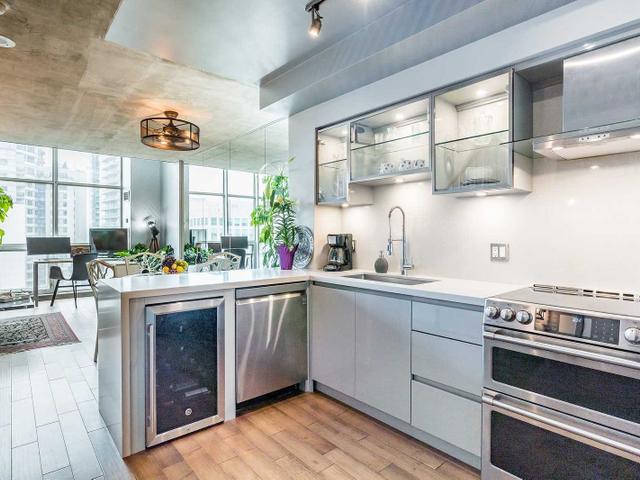 Lp16 - 36 Blue Jays Way