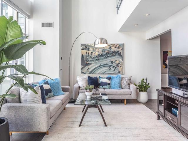 833 - 637 Lake Shore Blvd