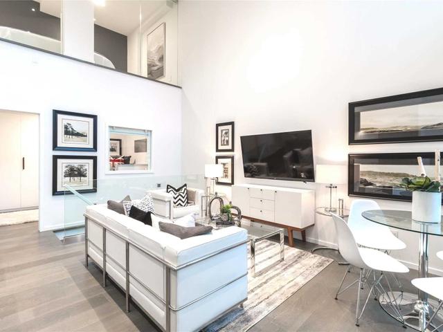 4 - 850 Richmond St W