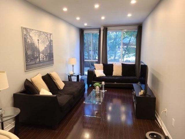 214 - 10 Gateway Blvd