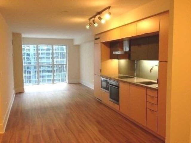 807 - 300 Front St W