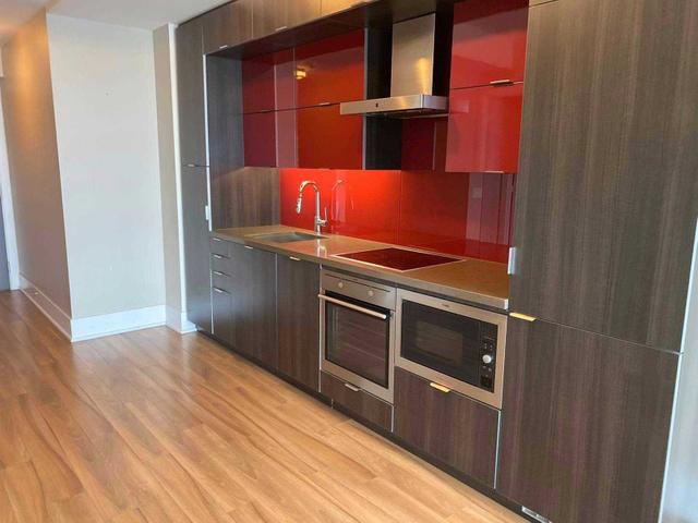 2702 - 300 Front St W