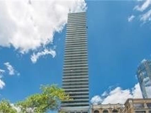 1605 - 224 King St W