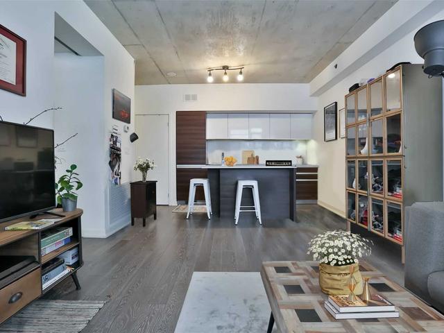 212 - 8 Gladstone Ave