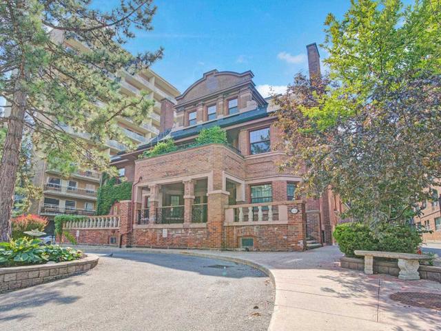 301 - 212 St George St