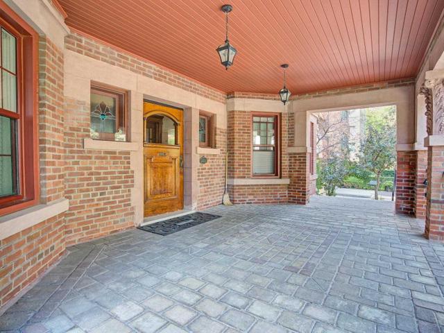 301 - 212 St George St