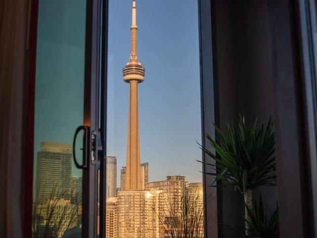 1010 - 560 King St W