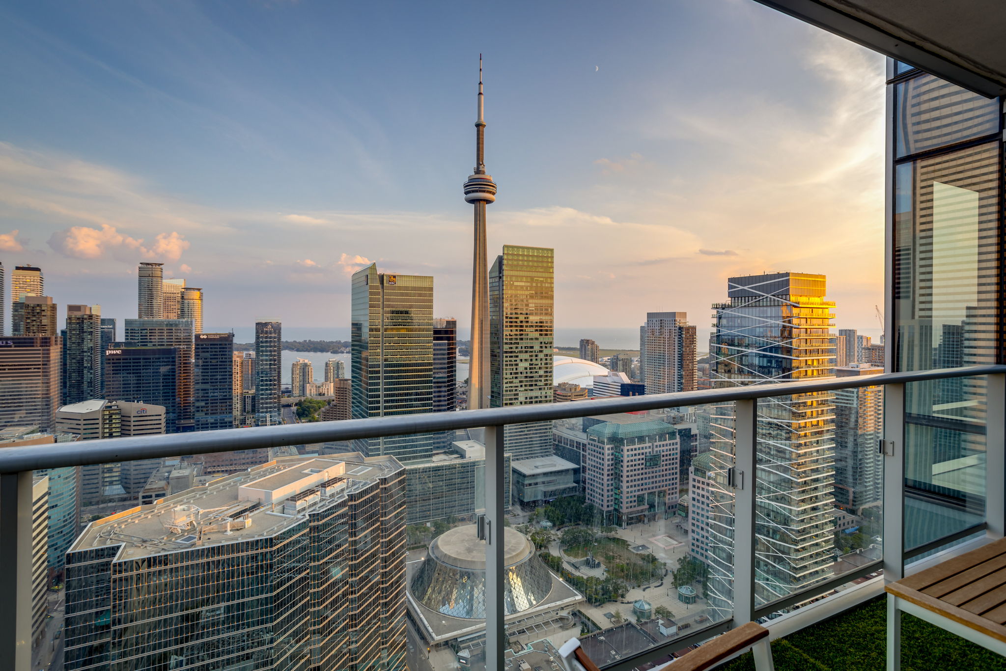 4709 180 University Ave, Toronto Leased,