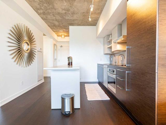 705 - 1030 King St W