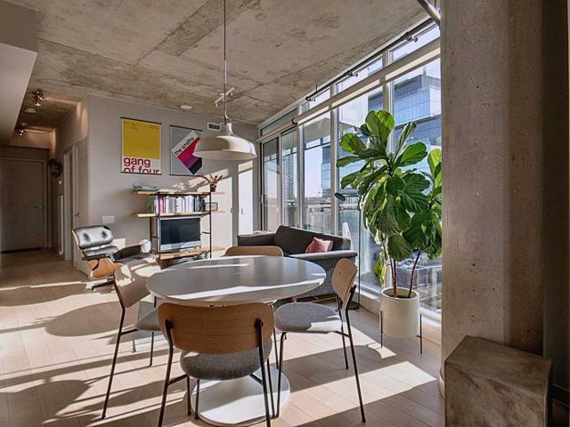 1212 - 318 King St E