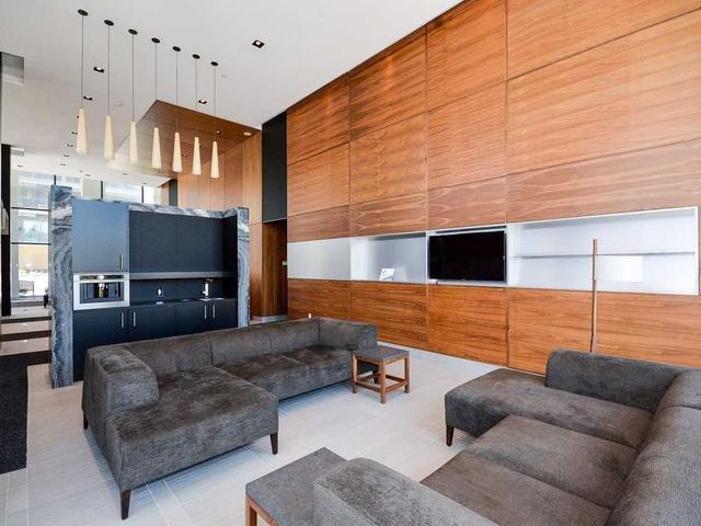 1405 - 75 The Donway W