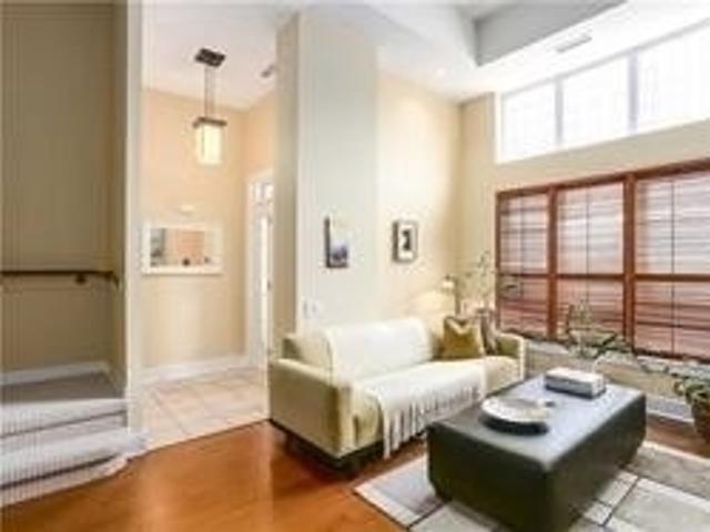 TH 102 - 77 Lombard St