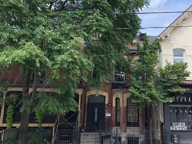 Main - 370 Dundas St E