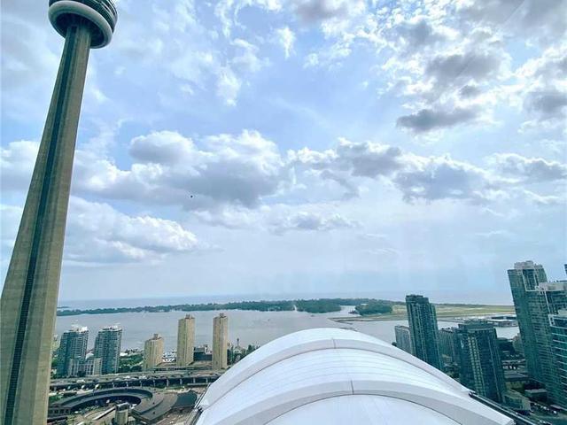 4112 - 300 Front St W