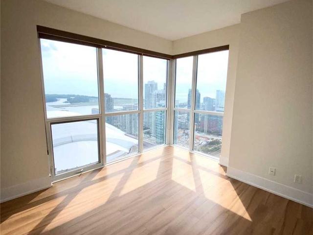 4112 - 300 Front St W