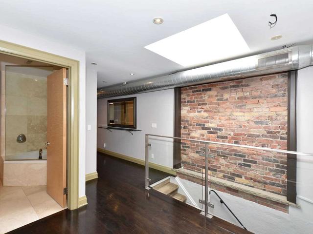 363 Eglinton Ave W