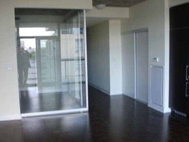 1005 - 478 King St W