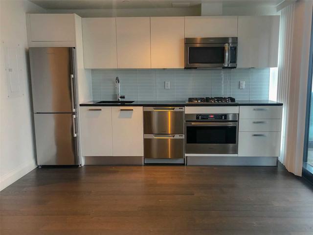 1802 - 224 King St W