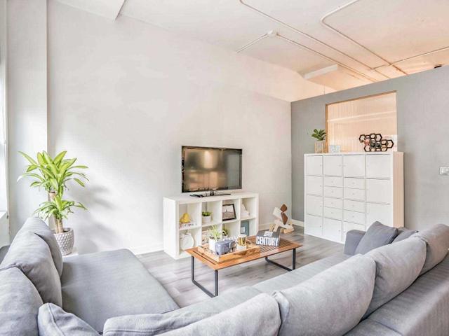 202 - 188 Eglinton Ave E