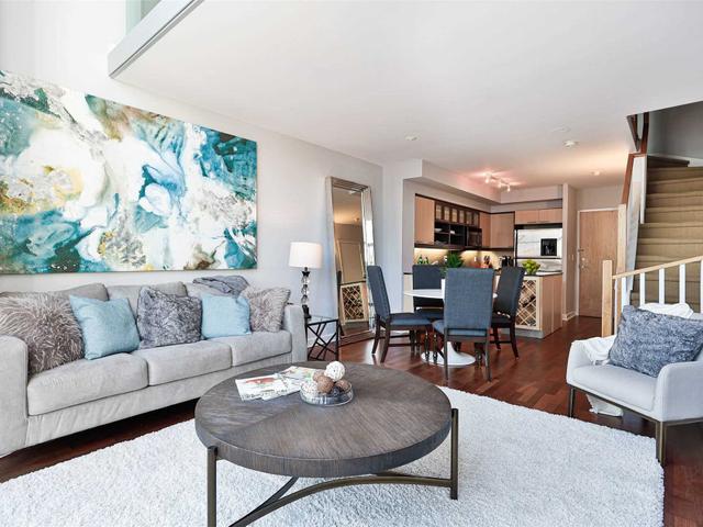 1121 - 36 Blue Jays Way