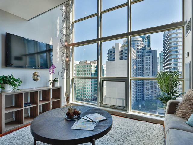 1121 - 36 Blue Jays Way