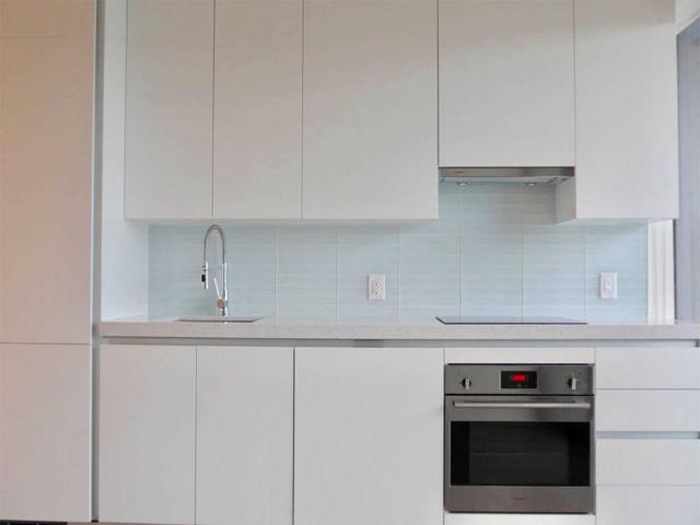 1021 - 629 King St W