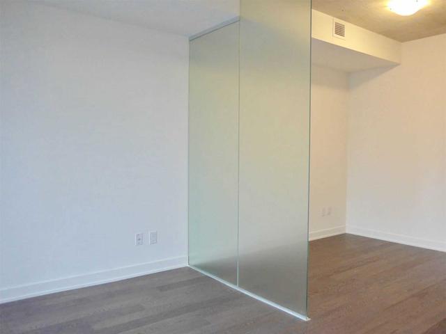 1021 - 629 King St W