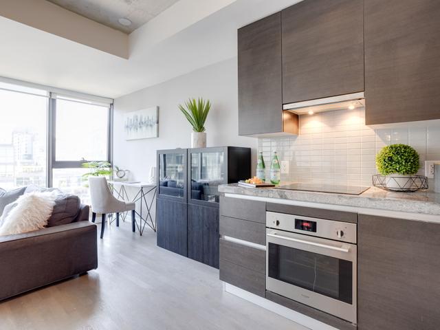 1010 - 629 King St W