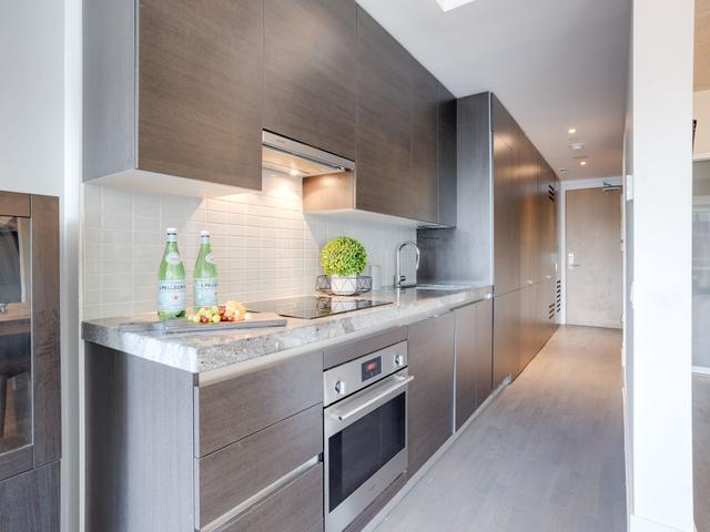 1010 - 629 King St W