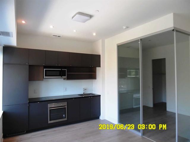 528 - 111 St Clair Ave W