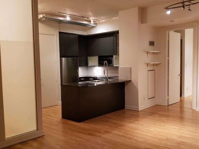 527 - 380 Macphersonave Ave