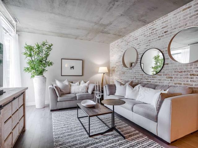 618 - 75 Portland St